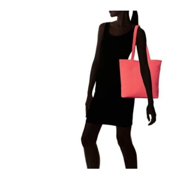 Vera Bradley Iconic Hipster Hobo Tote Shoulder Bag Coral Reef Quilted Large NWT - Picture 1 of 13